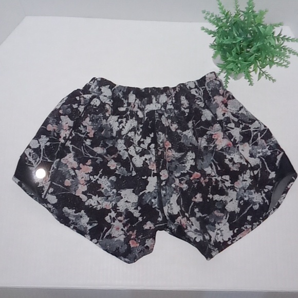 lululemon athletica Pants - Lululemon Athletica Hotty Hot Shorts. Spring Bloom Multi/Black. Womens size 4.